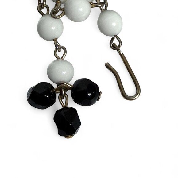 Vintage 1950s Milk Glass and Black Bead Necklace - Picture 7 of 11